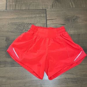 Lululemon Hotty Hot Low-Rise Lined Short 4"